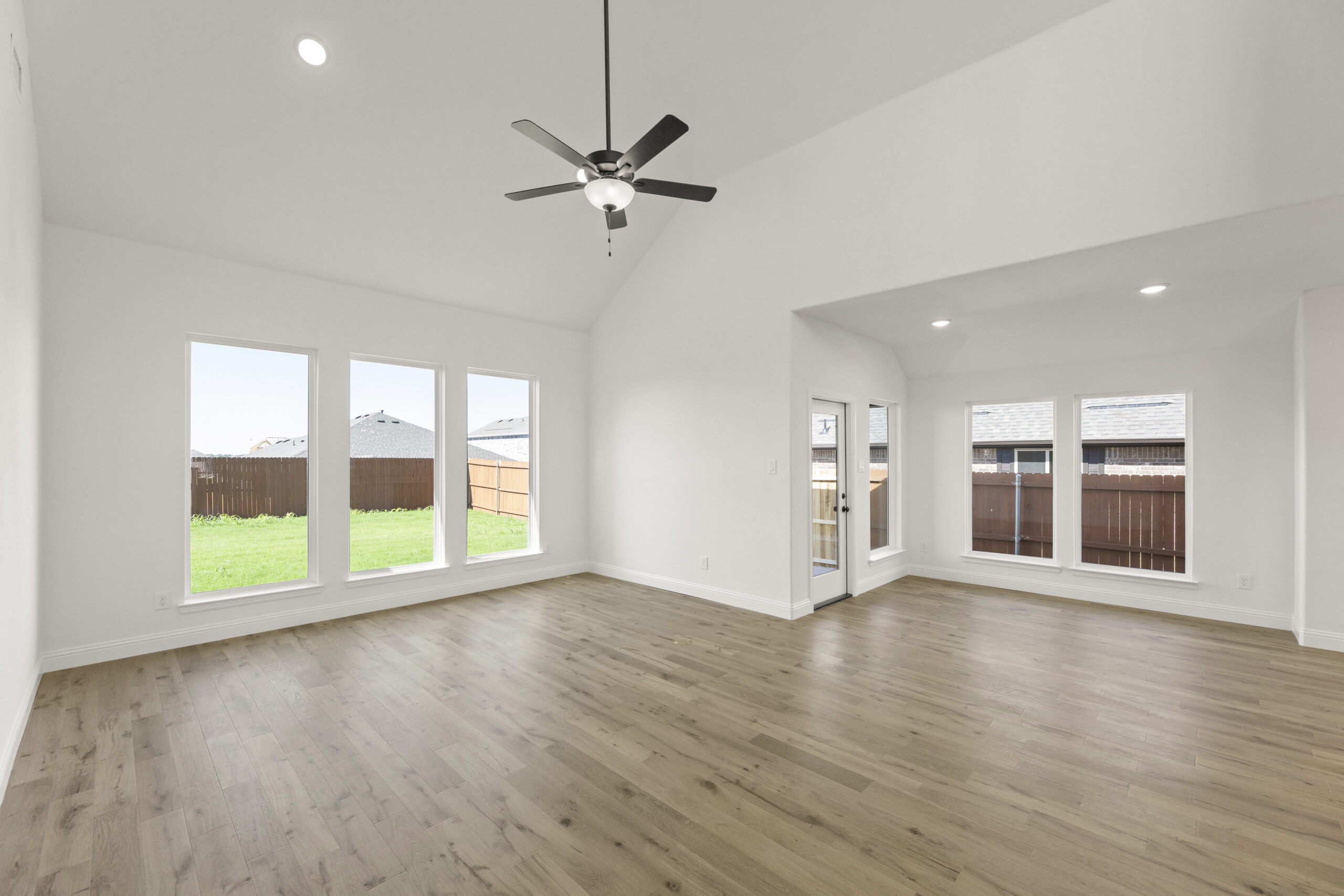 Garland at 3605 Indian Cherry Place, Heartland, Texas: photo 3